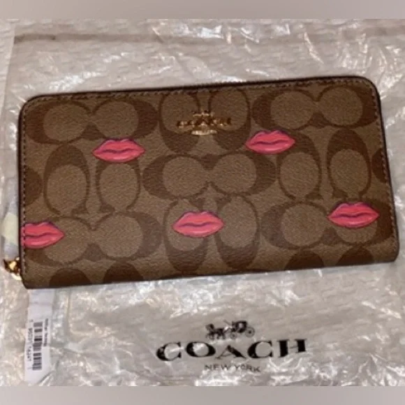 Coach lips print wallet in signature canvas NEW WITH TAGS